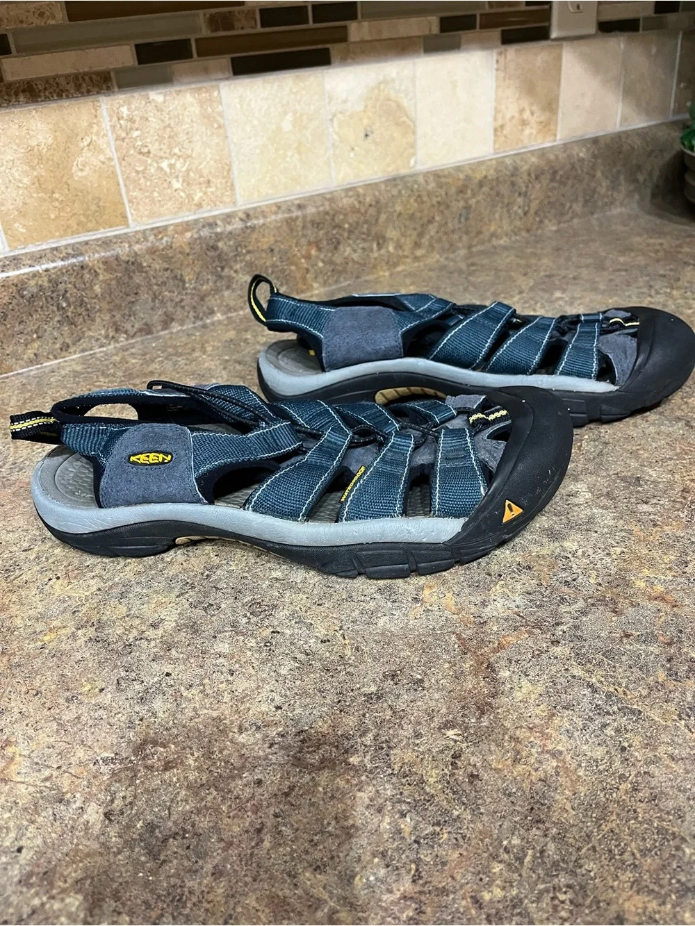 KEEN Newport H2 Men’s 10 Navy Gray Water Hiking Sport Sandals 1001938